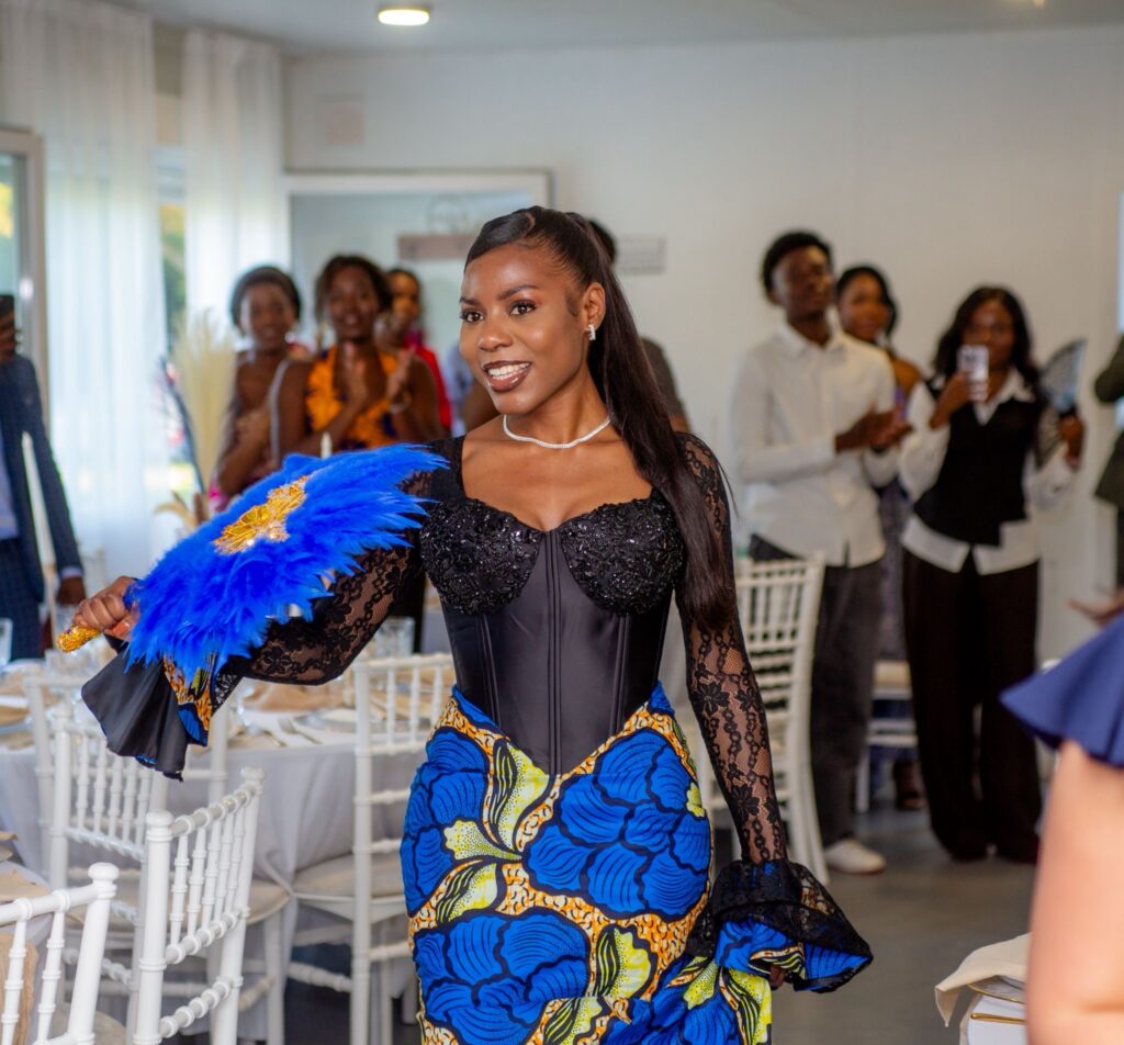 Nnediwoman: Kleid von Nnedi