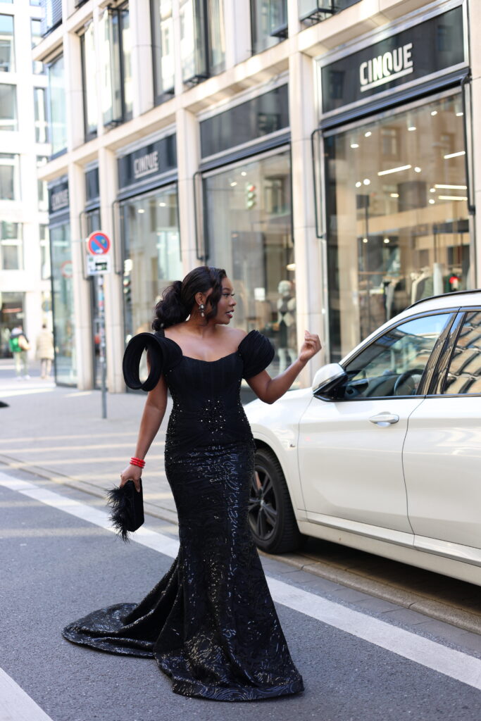 Nnediwoman: Kleid von Nnedi